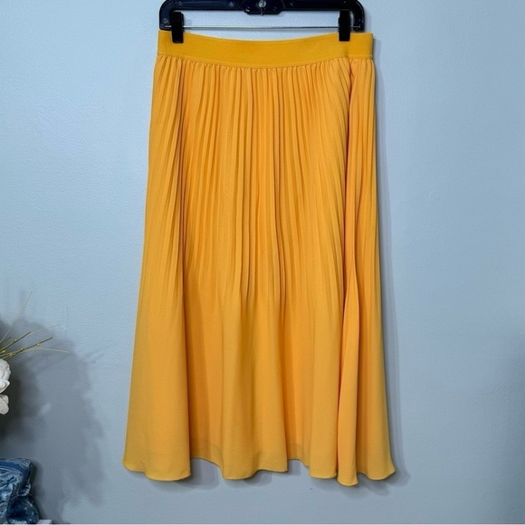 J. Crew Pleated High Rise Midi Skirt Elastic Waist Pull On Saffron Yellow Size 8 - Picture 3 of 11